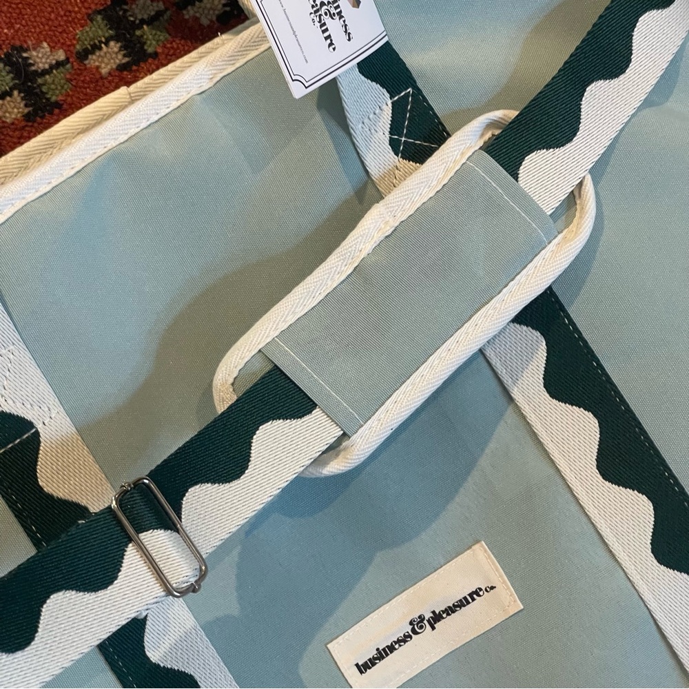 🆕BUSINESS & PLEASURE CO. Cooler Tote Bag in Rivie Green - Picture 4 of 12